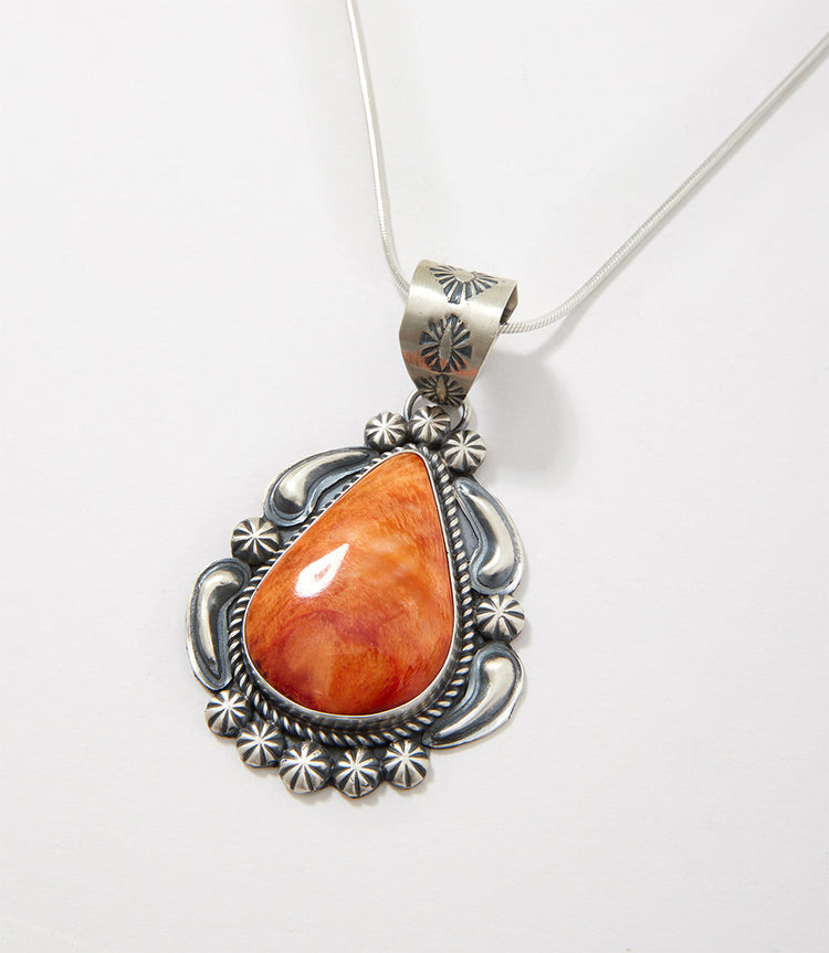 Embellished Spiny Oyster Pendant Necklace